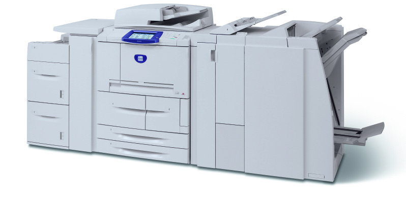 Productividad en serio La copiadora-impresora Xerox 4595 está perfectamente adaptada a oficinas con gran volumen de trabajo y entornos de producción pequeños porque combina altas prestaciones,