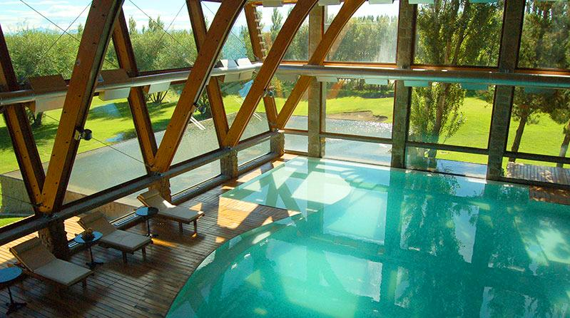 Hotel Aldebaran A la vera del Lago Nahuel Huapi te espera un lugar de ensueño. Incluye: Habitación suite. Desayuno buffet.