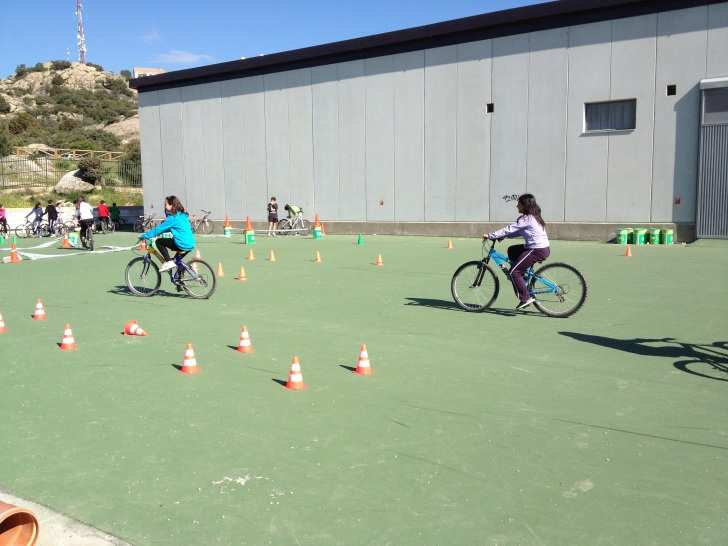 5.6. Metodología capacitación ciclista Nivel 1: patio del colegio o circuito cerrado. Se aprenden las habilidades básicas.