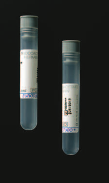Heparina de litio Tubos en polipropileno transparente etiquetados y tapados, con indicación del número de lote y fecha de caducidad en cada tubo.