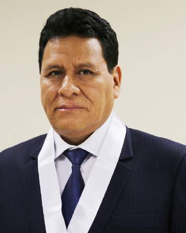 Raúl Caballero Laura Segundo Juzgado Nacional Unipersonal Estudió en la Facultad de Derechos de la Universidad Nacional San Agustín de Arequipa.
