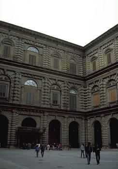 BRUNELLESCHI Palacio Pitti Modelo de palacio renacentista del Quattrocento: Horizontalidad, proporciones matemáticas, almohadillado de bloques,