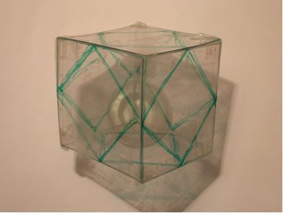 F71-2 CONTINGUTS: Concepte de políedre, políedres regulars, políedres semiregulars, dual d un políedre, elements observables en un políedre. Percepció de l espai, habilitat manual.