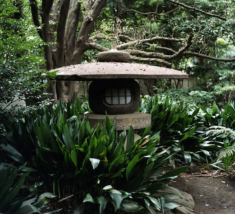 IAT EDITORIAL ON LINE Jardín Shokado, Yawata, Kyoto Linternade piedra, jardín Rikugi-en, Tokyo Jardín
