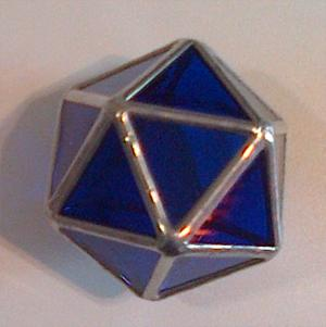 Visión Psicogeométrica Icosaedro geometría emocional. 20 caras triangulares longitud de arista en Phi. Color azul según Platón.