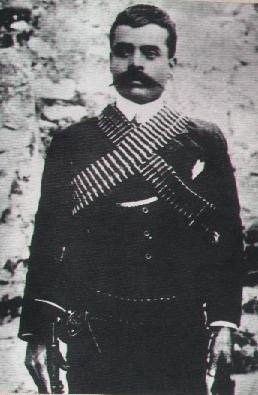LA REVOLUCIÓN 1910-20 LA REVOLUCIÓN SE COMIÓ A SUS HIJOS La caída de Zapata Emiliano Zapata Marzo de 1919.