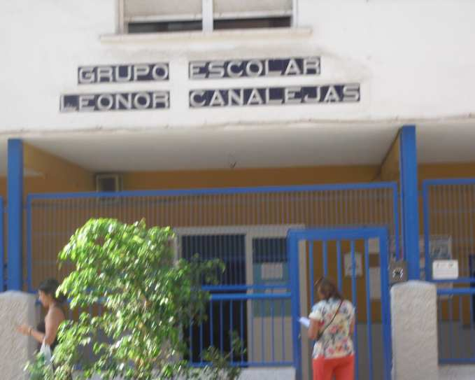 Observaciones 1. Centro Público plurilingüe de enseñanza en castellano (inglés). 2. El Centro Educativo tiene un servicio de comedor, tanto para alumnos como para profesores. 3.