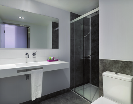 21. Bathrooms Baños ROLLGLASS Solutions to challenges POCKET GLASS Bathrooms are synonymous with privacy.