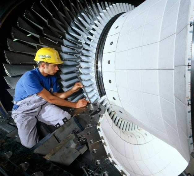 El mantenimiento de la turbina de gas tiene dos bases: Mantenimiento condicional, basado en observar el comportamiento de la máquina e inspeccionar regularmente sus partes internas, actuando en caso