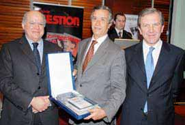 Premios y reconocimientos Durante 2007, la Corporación Bci recibió nuevamente importantes premios y distinciones que la siguen ubicando como una entidad de jerarquía, reconocida en el mercado.