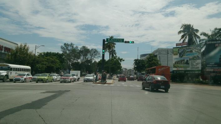 Metodología Se realizó un sondeo vehicular (Figura 1) sobre una de las arterias más transitadas de la ciudad de Veracruz, la Avenida Salvador Díaz