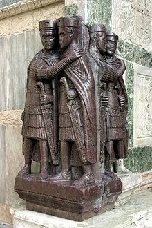 EL BAJO IMPERIO (305 d. C.-476 d. C.) Diocleciano (285-305) transformó el Imperio Romano con una profunda reforma del ejército, las provincias y los funcionarios.