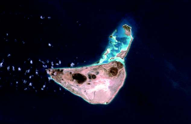 FIGURA 3 Mapa Landsat de la isla La Orchila y la clasificación de sus fondos marinos someros Los objetos de conservación forman parte de cuatro grupos ecológicos generales (costeros, plataforma