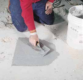 Químicos Mortero reparador RM 800 Mortero reparador Aplicaciones n Reparación de losas dañadas de concreto en estacionamientos, aeropuertos, carreteras y almacenes.