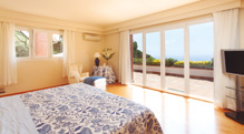CABRILS ALELLA Villa mediterránea de 4 dormitorios, con piscina e increíbles vistas al mar en Cabrils, en la costa del Maresme.