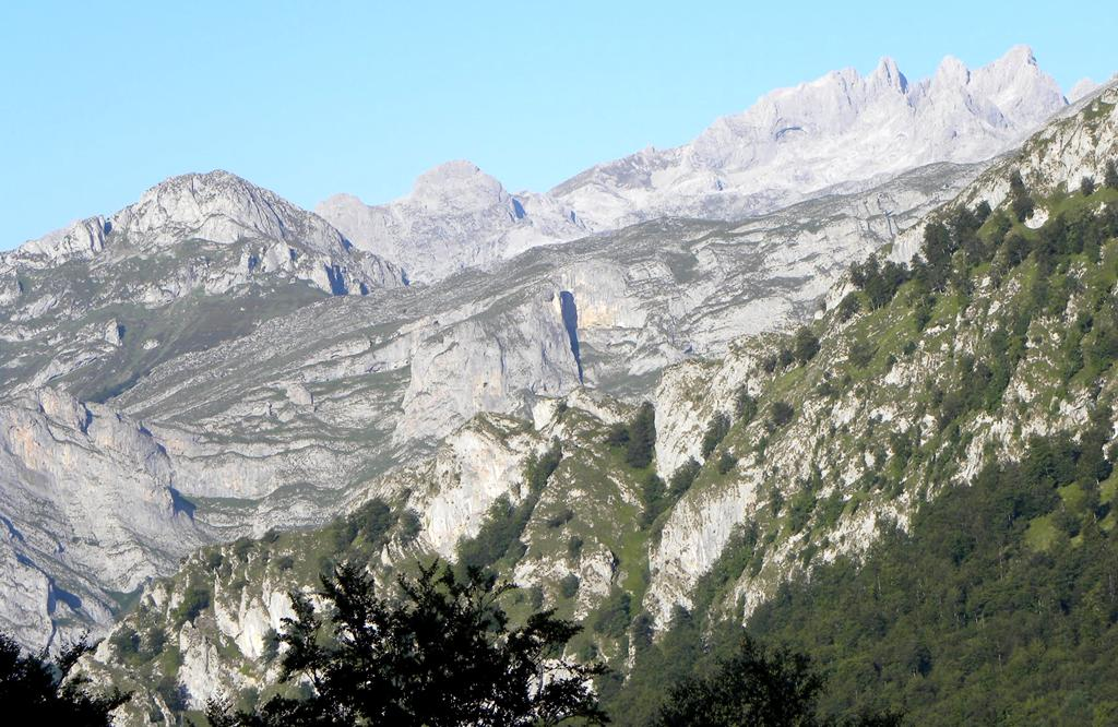 El plegarse de las calizas del Carbonífero en Picos de Europa,