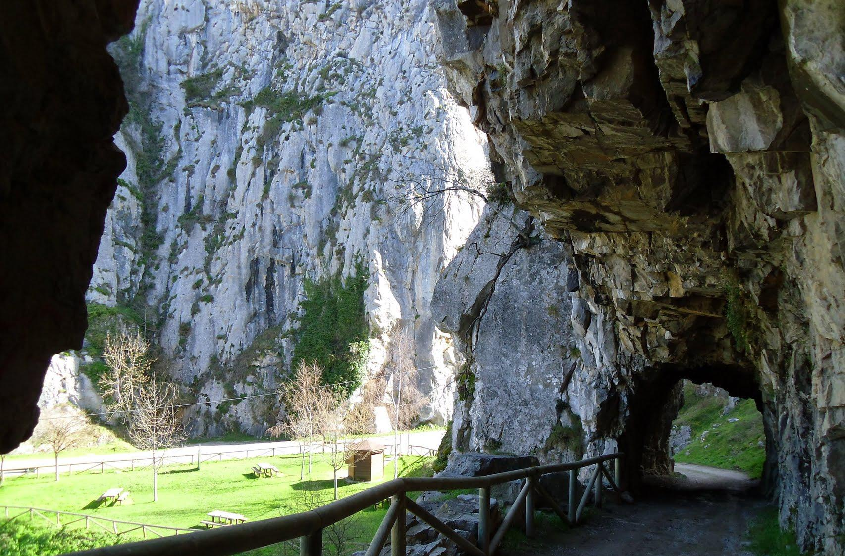 Senda de Cueva Huerta. Teverga, Asturias.