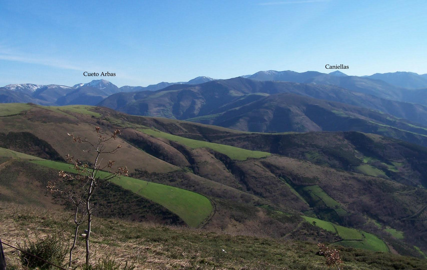En terrenos de la Sierra del Acebo, Precámbricos y Carbonífero.