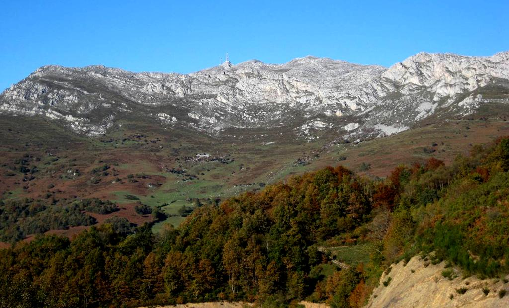 Sierra del Aramo y Pico Gamoniteiru.