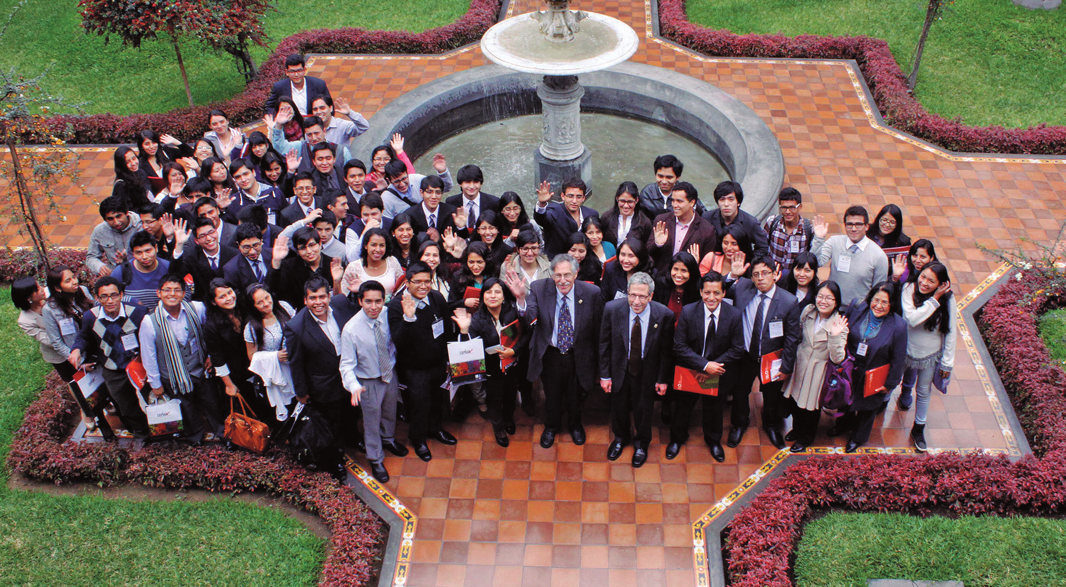 Premios Nobel Diamond y Maskin con universitarios peruanos. El Consorcio de Investigación Económica y Social (CIES) asocia a 47 universidades y centros de investigación de Lima y 12 regiones del Perú.