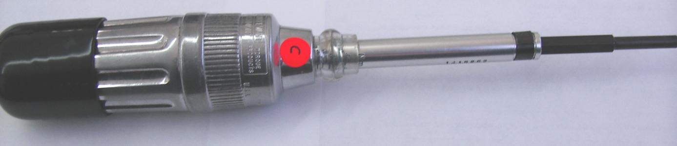 Esta etiqueta permite identificar el punto de desajuste de la calibración del instrumento NOTA : a) El Ingeniero de Laboratorio esta capacitado para manipular, transportar y almacenar adecuadamente