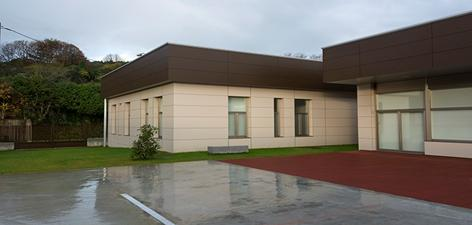 Se presenta en primer lugar Construcción de la EEI de Betanzos, Aulario de Infantil del CEIP Francisco Vales Villamarín.