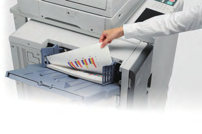 Increíble calidad de imagen en papel común y sobres Fórmula de tinta avanzada para una salida de mejor calidad La tecnología de tinta recientemente desarrollada, ComColor X1, reduce el traspaso de la