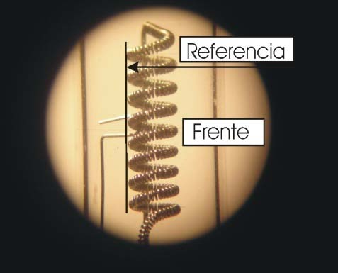 L08RFB Apéndie 3 : lio 015 nfrentando la mara en forma de rz del dispositivo al haz del láser de alineaión del bano (eje fotométrio - Fig.