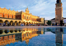 Como capital de un país, Varsovia es el lugar idóneo para combinar la estancia típicamente turística. Traslado al hotel. Día 02 - VARSOVIA Desayuno bufé.
