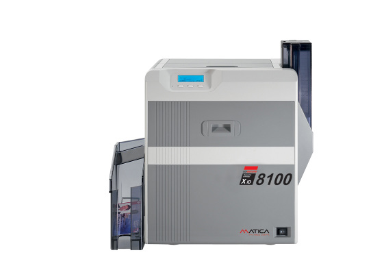 Gran formato La impresora de retransferencia XID XL8300 está especialmente diseñada para producir exepcionalmente tarjetas de