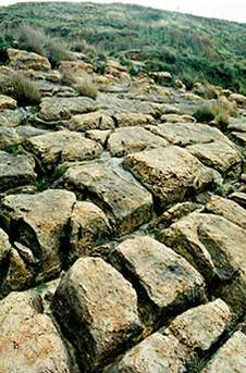 Modelado o paisaje granítico es el que la erosión mecánica y química del agua realiza en los materiales silíceos que forman los zócalos paleozoicos, se trata de rocas muy antiguas que forman las