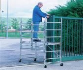80 Extensive 5-m2 platform area, manufactured in compliance with European standard HD 1004 class 3. Easy, tool-free assembly.