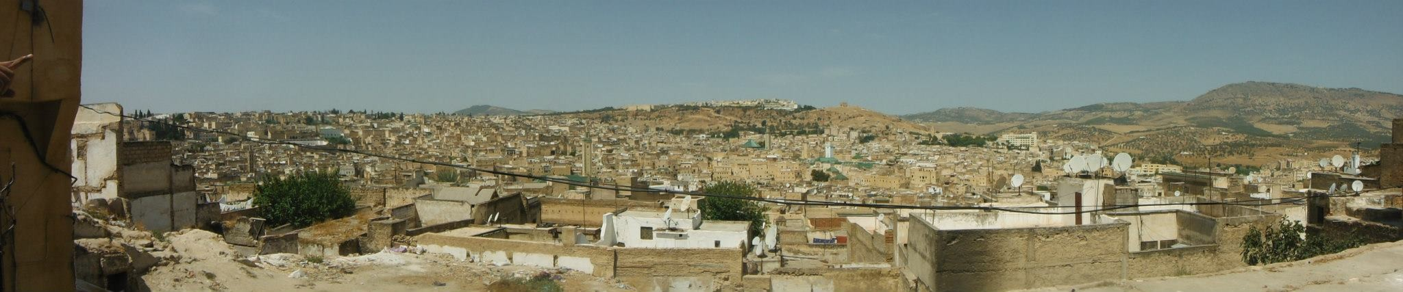 Visita de la ciudad: Palacio Real, la Kasbah de los Oudaya, Mausoleo de Mohamed V con su mezquita inacabada y la Torre de Hassan.