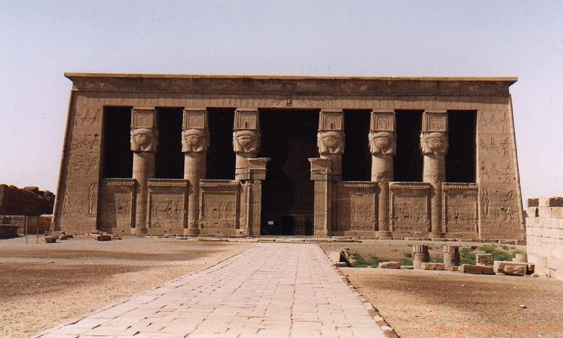 Templo de la diosa-vaca del amor, Hathor en Dendera.