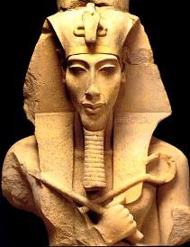 Hijo de Amenhotep III y Tiy, es considerado por los historiadores un buen gobernante.