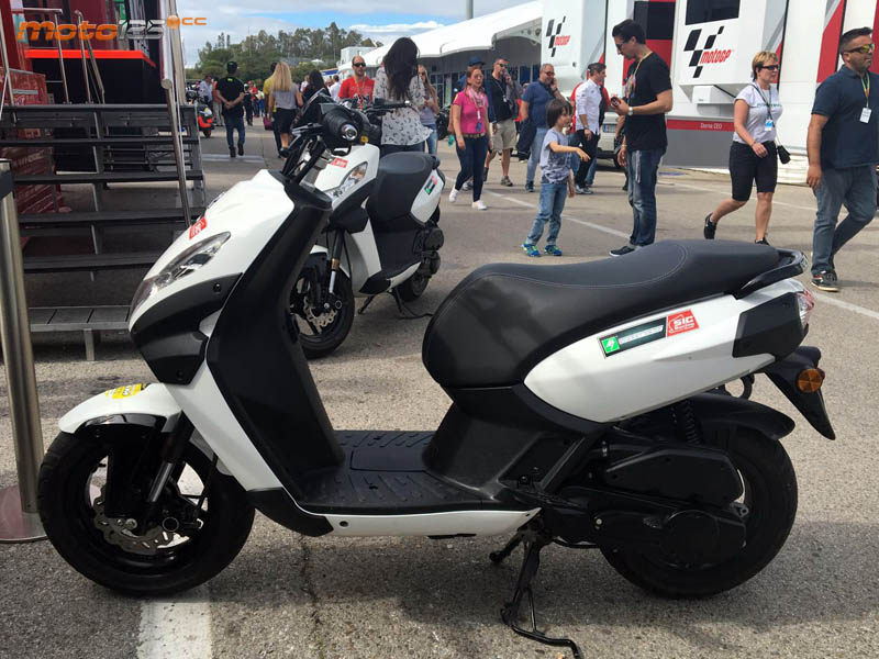 Moto 2 emplean Muy discreta estelos Lorenzo scooter la italianos