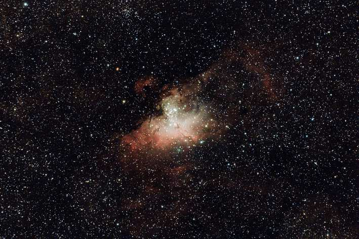 Objeto: M016 ( NGC 6611) Tipo: Cúmulo+Nebulosa Clase: II 3 m n:a Constelación: Serpens AR: 1818.8 Dec: -1347 Magnitud: 6 Distancia (a.l.): 7.