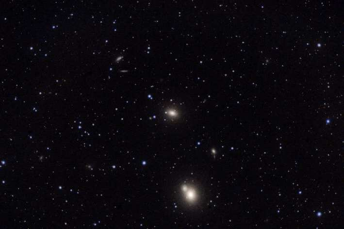 Objeto: M059 ( NGC 4621) Tipo: Galaxia Clase: E3 Constelación: Virgo AR: 1242.0 Dec: +11 39 Magnitud: 10 Distancia (a.l.): 60 millones Eje Mayor: 5.