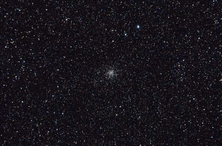 Objeto: M071 ( NGC 6838) Tipo: Cúmulo Globular Clase: Constelación: Sagitta AR: 1953.8 Dec: +18 47 Magnitud: 8 Distancia (a.l.): 12.000 Eje Mayor: 6.