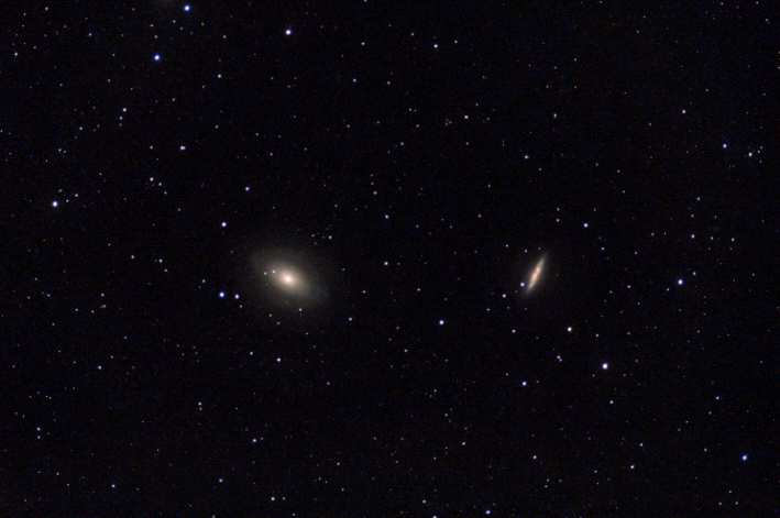 Objeto: M082 ( NGC 3034) Tipo: Galaxia Clase: Sd Constelación: Ursa Major AR: 0955.9 Dec: +69 41 Magnitud: 8 Distancia (a.l.): 11.5 millones Eje Mayor: 10.5 m Eje Menor: 5.