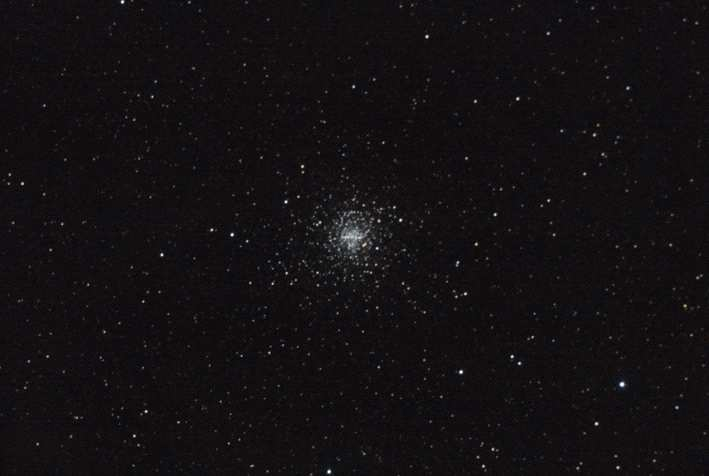 Objeto: M004 ( NGC 6121) Tipo: Cúmulo Globular Clase: IX Constelación: Scorpius AR: 1623.6 Dec: -2632 Magnitud: 6 Distancia (a.l.): 6.000 Eje Mayor: 26.