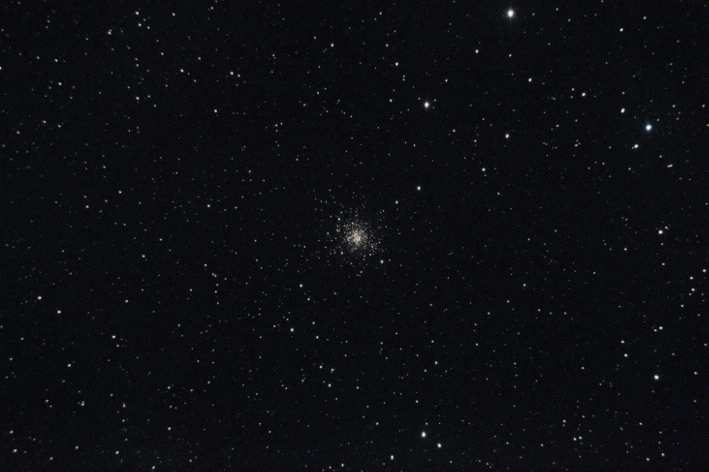 Objeto: M107 ( NGC 6171) Tipo: Cúmulo Globular Clase: X Constelación: Ophiuchus AR: 1632.5 Dec: -1303 Magnitud: 8 Distancia (a.l.): 20.900 Eje Mayor: 3.