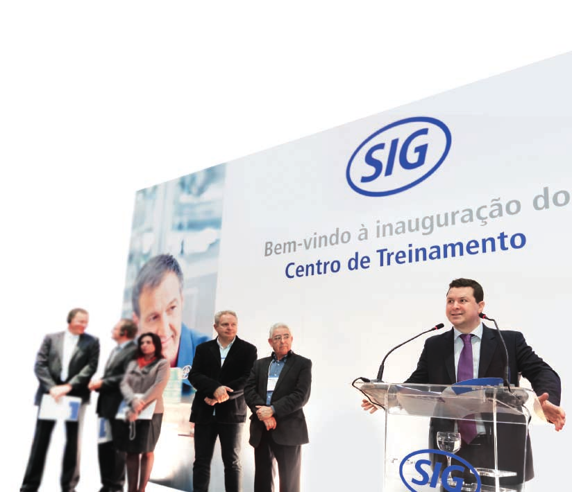 Noticias Noticias 18 / 19 Brasil: entrada en el mercado en el segmento UHT con SIG Combibloc Desde agosto de 2013, Cooperativa Central Gaúcha Ltda (CCGL), una de las más grandes cooperativas de