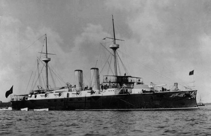 Crucero Infanta María Teresa. (foto: www. wikipedia.org). Pinillos, embarrancado en las costas brasileñas, en viaje hacia Uruguay y Argentina.