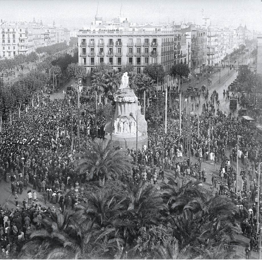 LA VIDA CULTURAL Solemne i multitudinària inauguració del monument en homenatge al metge i polític elegit alcalde de Barcelona al final del segle xix Bartomeu Robert i Yarzábal (Tampico, Mèxic, 1842