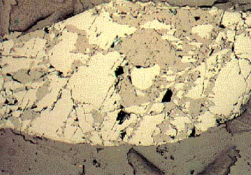 Ninguna SCHEELITA- foto 1 Wolframita y scheelita, Escocia. Granitos ligeramente mineralizados.