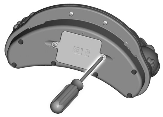 Desatornillar los tornillos de la tapa del compartimiento de pilas con un desatornillador de cruz y retirar la tapa. Insertar 3 pilas alcalinas "AA" (LR6) x 1,5V en el compartimiento.