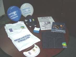 Material de divulgación distribuido Elemento Unidades Camisetas con mensaje sobre la capa de 1.000 ozono Gorras 1.000 Bombas con mensaje alusivo 5.