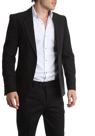 Se recomienda portar traje (no necesariamente corbata) cuando se tengan reuniones con clientes o con