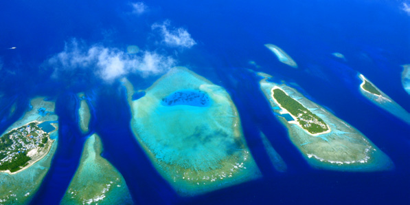 Puntos más interesantes de la ruta: GAAF: El segundo atolón más grande del mundo alberga en sus canales grandes concentraciones de tiburón, sobre todo gris de arrecife, pero sorpresas como el